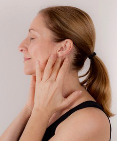 Ira Ganas face yoga Acupressur Push activation ear gland